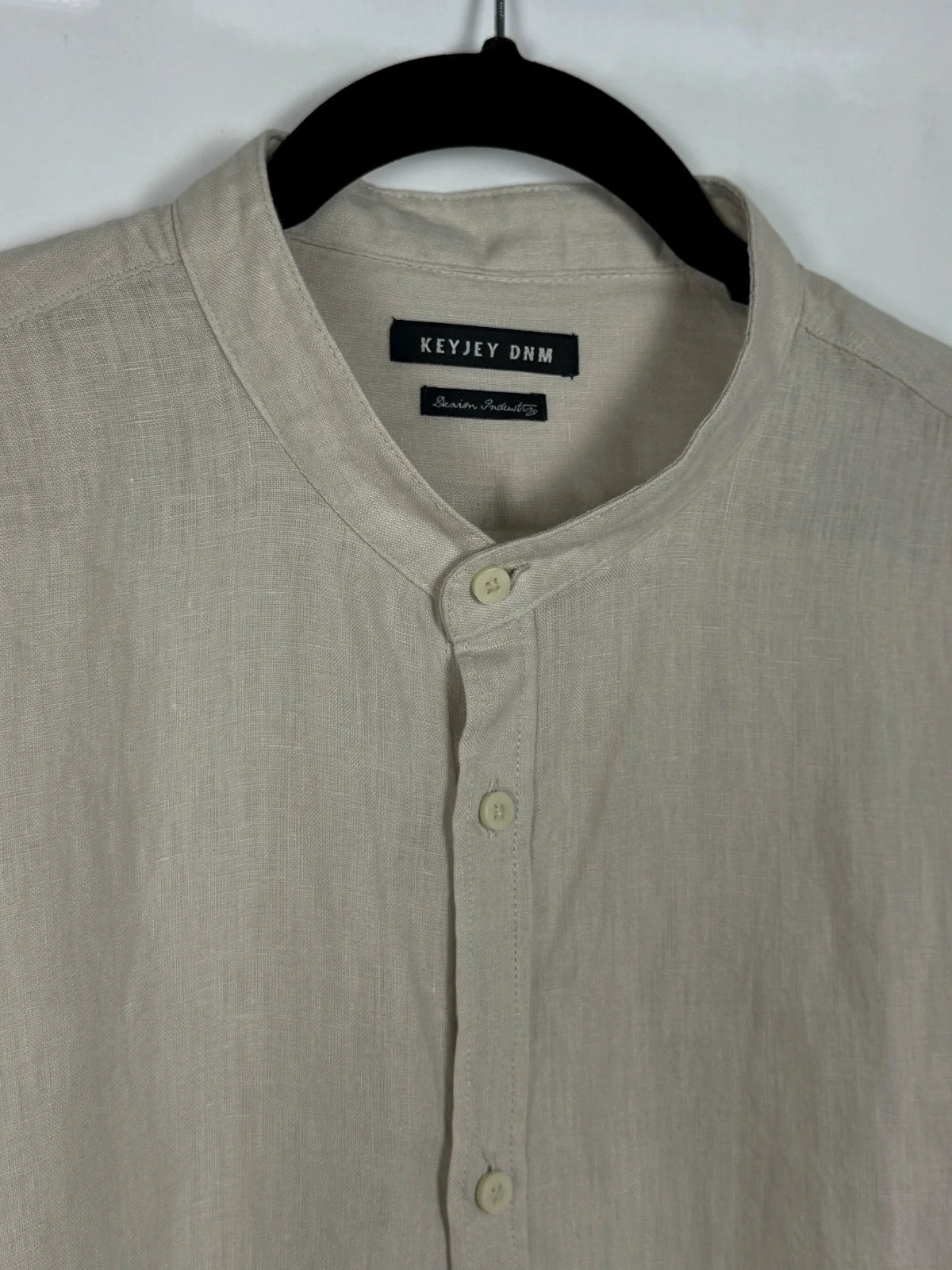 Dettagli collo camicia puro lino con collo coreana beige - Archivio Tessile