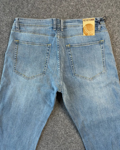 dettaglio patch logata posteriore jeans carrot - Archivio Tessile