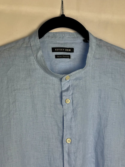 Dettagli collo alla coreana camicia celeste puro lino - Archivio Tessile