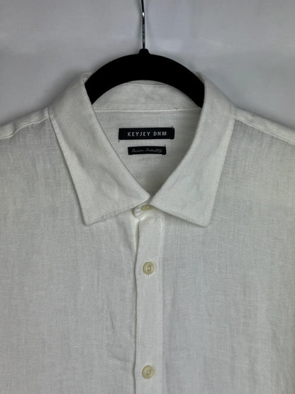 Dettagli del collo camicia puro lino con collo italiano colore panna - Archivio Tessile
