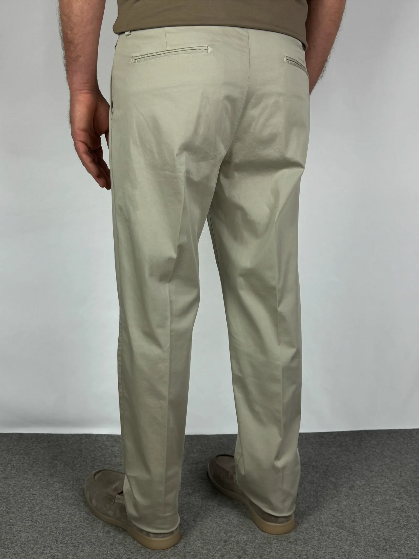 Vestibilità posteriore pantalone in cotone rasato beige - Archivio Tessile