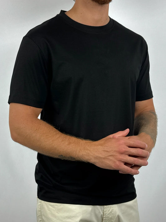 T-shirt in cotone stretch nera dettagli vestibilità - Archivio Tessile