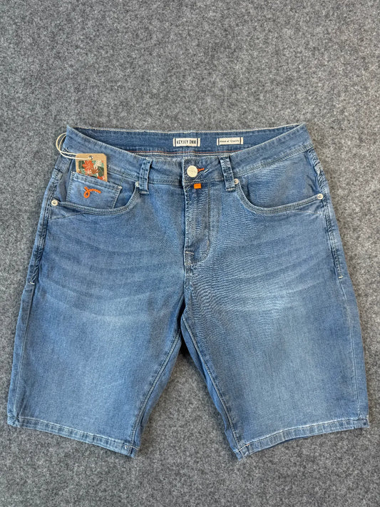 Bermuda di jeans azzurro chiaro con logo e asola in contrasto KeyJey DNM - Archivio Tessile