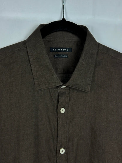 Dettagli del collo italiano camicia puro lino marrone - Archivio Tessile