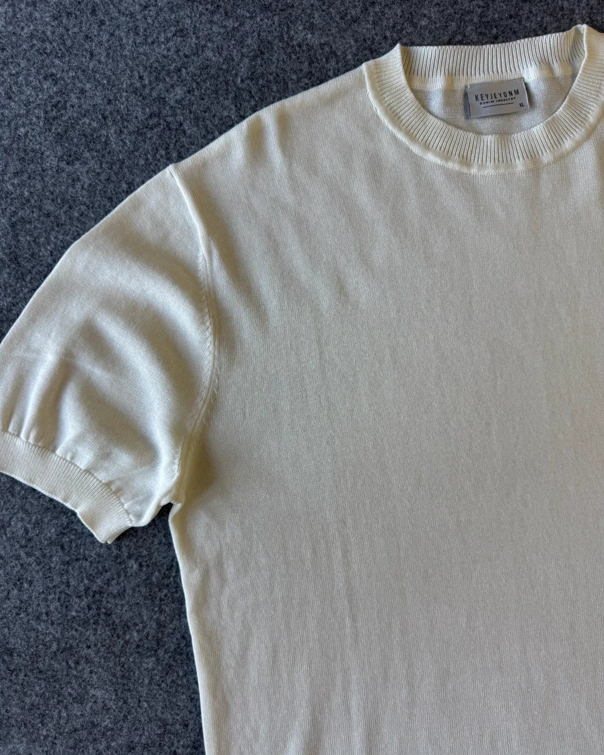 Dettagli orli a costine t-shirt 100% cotone girocollo panna - Archivio Tessile
