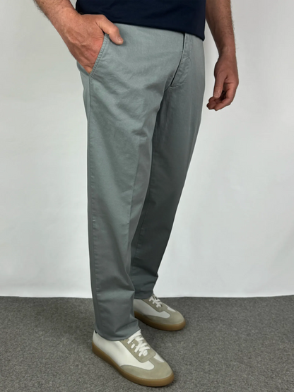 Vestibilità chino in cotone gabardina grigio chiaro Made in Italy - Archivio Tessile