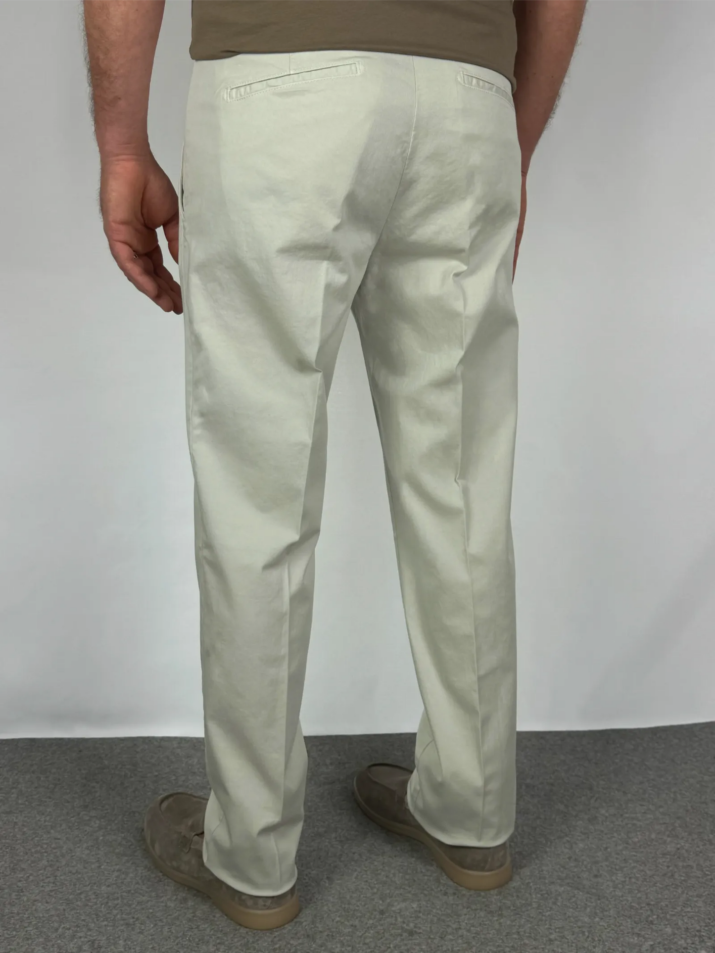 Vestibilità posteriore chino cotone gabardina Made in Italy avorio - Archivio Tessile