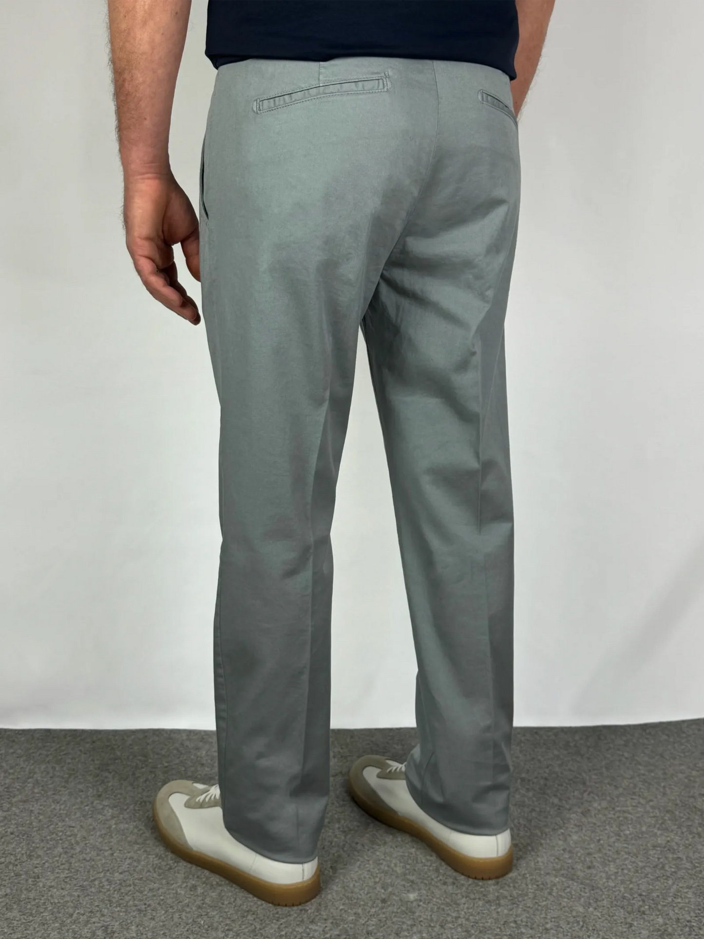 Vestibilità posteriore chino in cotone gabardina grigio chiaro - Archivio Tessile