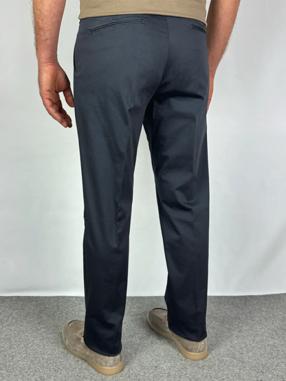 Vestibilità posteriore pantalone in cotone rasato blu notte Made in Italy - Archivio Tessile