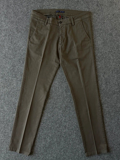 Pantalone chino in cotone gabardina marrone - Archivio Tessile